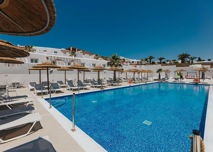 מלון Naxos Grand 4*